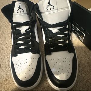 Men's Jordan 1 Mid Barons in White/Light Smoke Grey/Black